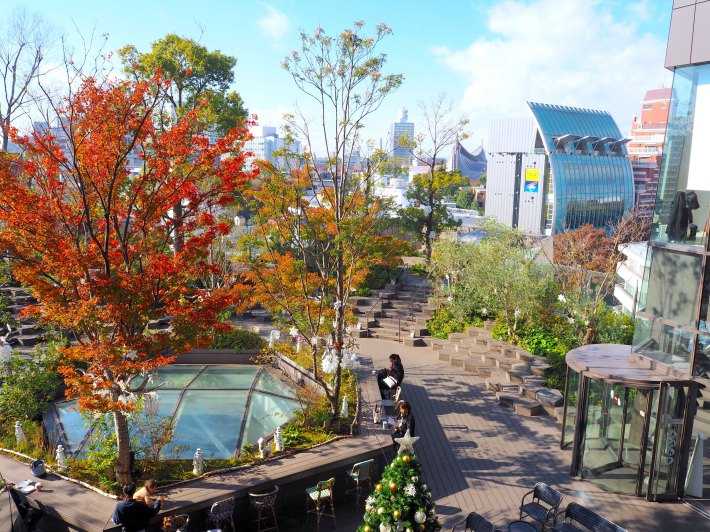 View of the Starbucks roof terrace in Tokyo Plaza Omotesando 